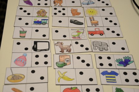 Material fonoaudiológico: domino de segmentación silábica